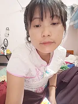 Snapshot of linda_bae00 chatting on May 25, 12:11 pm linda bae00 online show from May 25, 12:11 pm