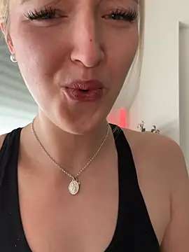 emilypeperoni online show from March 27, 11:10 am