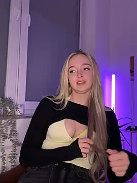 emilypeperoni online show from April 8, 5:02 pm