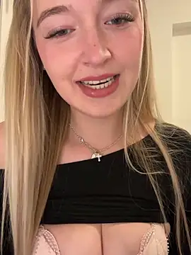 emilypeperoni online show from April 11, 8:24 pm