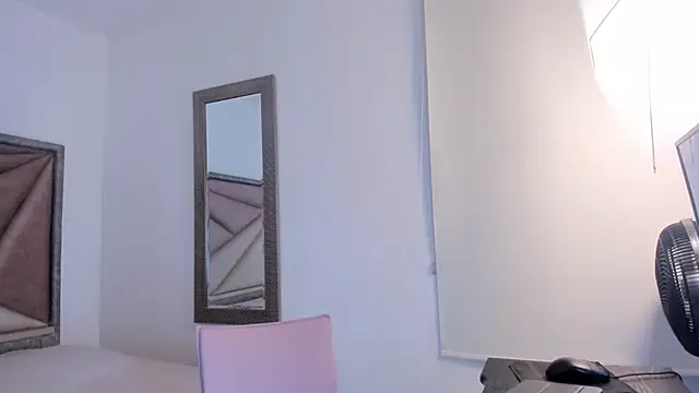 SaraWagner  online show from December 14, 12:16 am