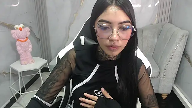 Snapshot of Ashley_Blum_v chatting on October 25, 8:03 pm Ashley Blum v online show from October 25, 8:03 pm
