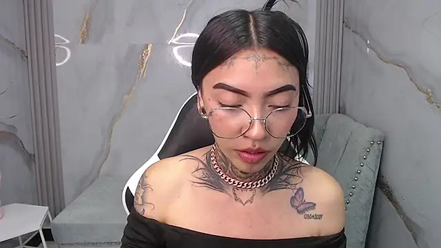 Snapshot of Ashley_Blum_v chatting on October 29, 8:10 pm Ashley Blum v online show from October 29, 8:10 pm