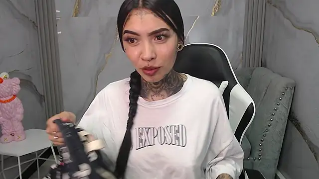Snapshot of Ashley_Blum_v chatting on November 7, 8:09 pm Ashley Blum v online show from November 7, 8:09 pm