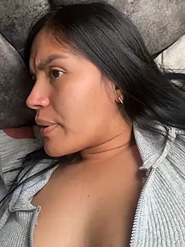 MacaW09 online show from April 19, 9:28 pm