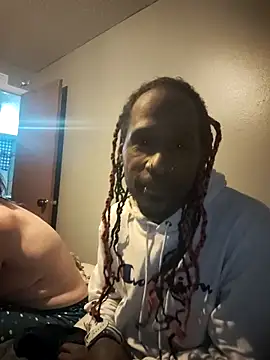 Snapshot of Dick2long87 chatting on November 17, 1:55 am Dick2long87 online show from November 17, 1:55 am