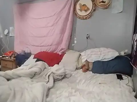 Snapshot of Dick2long87 chatting on January 18, 2:37 am Dick2long87 online show from January 18, 2:37 am