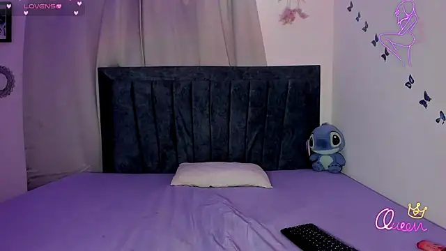 Snapshot of emmie_bunny chatting on February 26, 11:15 pm emmie bunny online show from February 26, 11:15 pm