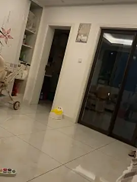 Hl1979 online show from June 8, 1:22 pm