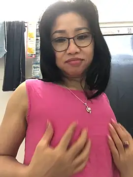 Snapshot of Vitamin_sexy chatting on December 21, 4:14 pm Vitamin sexy online show from December 21, 4:14 pm