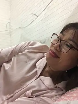 Snapshot of Vitamin_sexy chatting on March 4, 3:51 pm Vitamin sexy online show from March 4, 3:51 pm