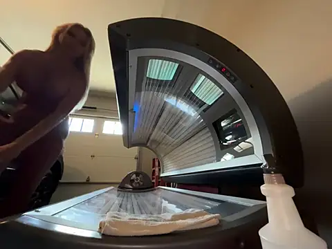 chanelstjames online show from April 1, 5:10 pm