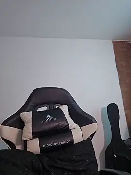 Snapshot of 77Neferkitty77 chatting on February 19, 4:58 pm 77Neferkitty77 online show from February 19, 4:58 pm