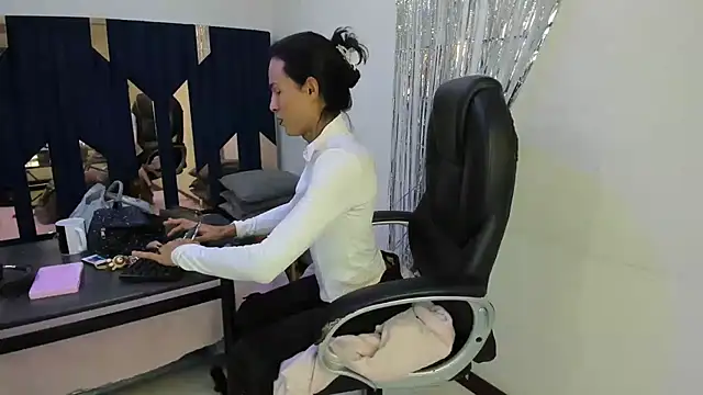 Aisha hotts777 online show from June 4, 8:26 pm