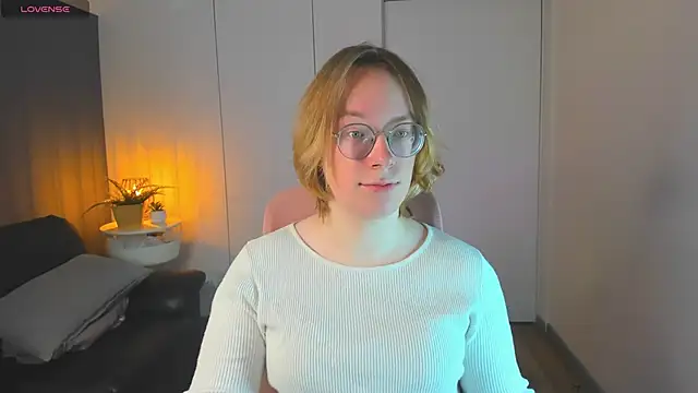 Amanda Butlerr online show from April 2, 2:15 pm