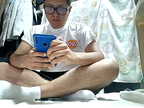 Snapshot of Kj_Gigolo chatting on April 5, 5:04 am Kj Gigolo online show from April 5, 5:04 am