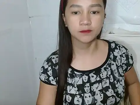 Simplyxmary online show from June 3, 9:56 am