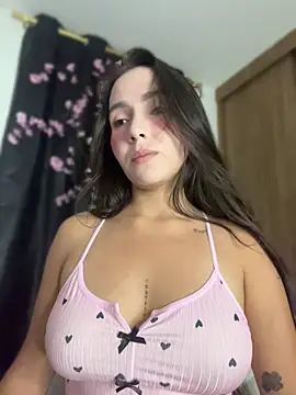Snapshot of Scarlett05 chatting on June 13, 2:20 am Scarlett05 online show from June 13, 2:20 am