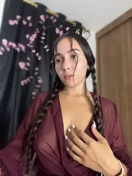 Snapshot of Scarlett05 chatting on July 8, 1:21 am Scarlett05 online show from July 8, 1:21 am