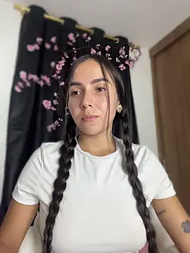 Snapshot of Scarlett05 chatting on July 10, 1:32 am Scarlett05 online show from July 10, 1:32 am