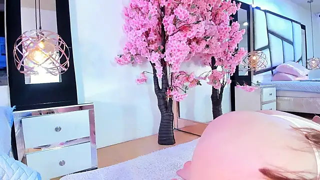 TessaCooper1 online show from November 20, 9:14 pm