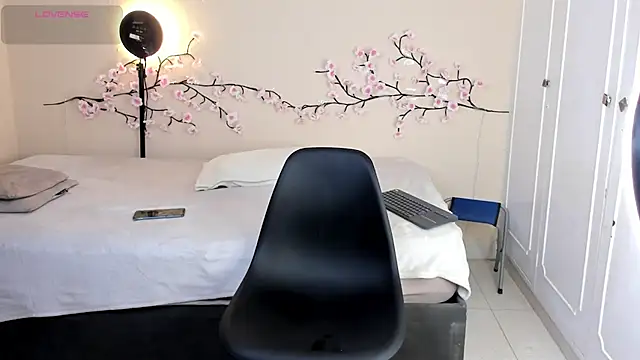 Snapshot of zarek_lux chatting on July 7, 12:53 pm zarek lux online show from July 7, 12:53 pm