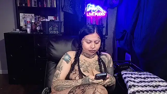 chicanachic13 online show from March 1, 8:49 am