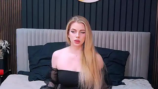 Snapshot of MilanaCeleste chatting on November 22, 7:02 pm MilanaCeleste online show from November 22, 7:02 pm