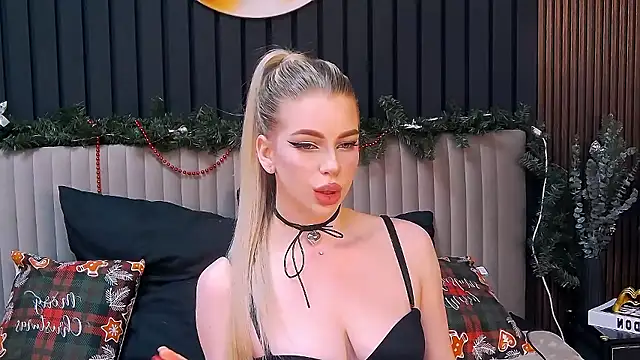 Snapshot of MilanaCeleste chatting on January 13, 11:43 pm MilanaCeleste online show from January 13, 11:43 pm