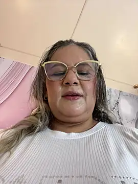 Snapshot of Lucy_Milf_474 chatting on June 20, 12:08 pm Lucy Milf 474 online show from June 20, 12:08 pm