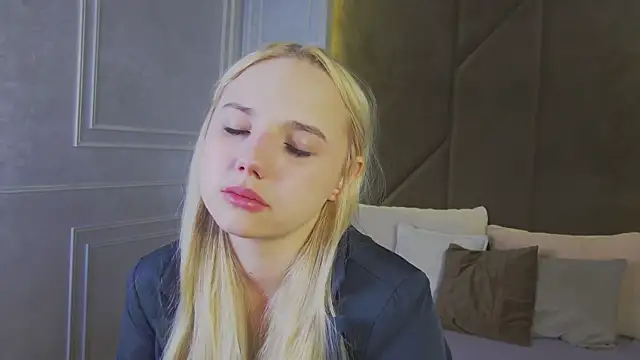 Snapshot of Sky_Cutie chatting on July 4, 4:40 am Sky Cutie online show from July 4, 4:40 am