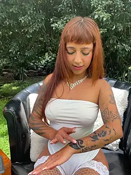 AliceMrtnz online show from April 18, 4:55 pm