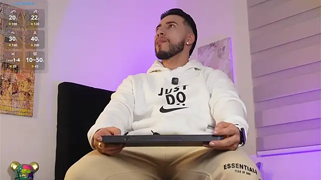 Thiago Hill online show from February 17, 12:29 am