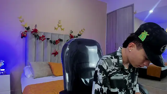 Nascary Fox online show from December 21, 1:07 pm