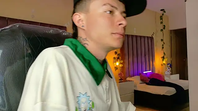 Nascary Fox online show from March 22, 2:20 pm