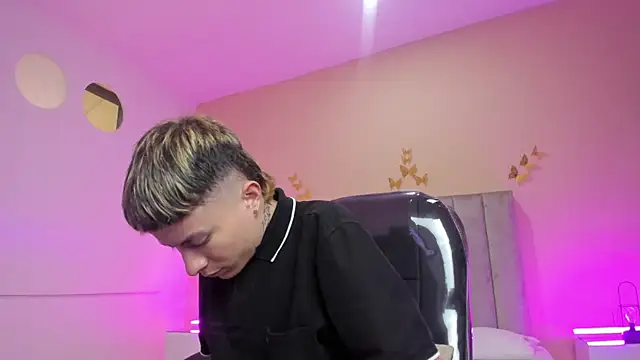 Nascary Fox online show from April 2, 12:36 pm