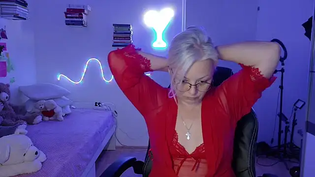 Linsy Kim online show from April 8, 6:08 pm