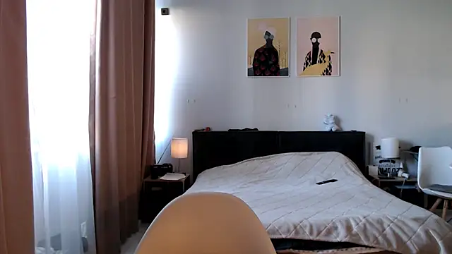 VivianCoke online show from March 4, 9:15 am