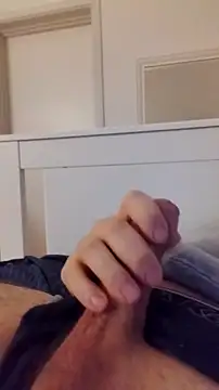 Snapshot of NewJoiner chatting on January 17, 10:24 pm NewJoiner online show from January 17, 10:24 pm