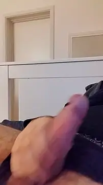 Snapshot of NewJoiner chatting on February 9, 9:19 pm NewJoiner online show from February 9, 9:19 pm