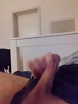 Snapshot of NewJoiner chatting on February 13, 6:37 pm NewJoiner online show from February 13, 6:37 pm