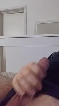 Snapshot of NewJoiner chatting on February 16, 9:11 pm NewJoiner online show from February 16, 9:11 pm