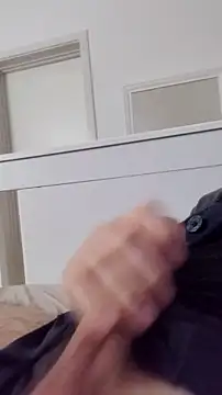 Snapshot of NewJoiner chatting on February 20, 6:30 pm NewJoiner online show from February 20, 6:30 pm