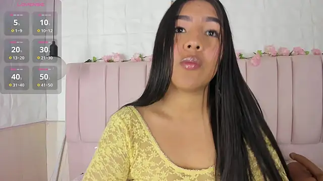 luna maisonn online show from July 8, 1:04 pm