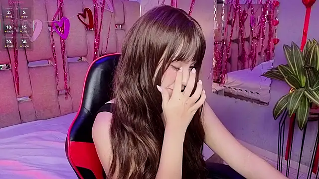 Snapshot of ZharaLux chatting on February 9, 12:53 pm ZharaLux online show from February 9, 12:53 pm