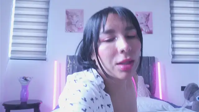 greciadom555 online show from February 12, 8:15 pm