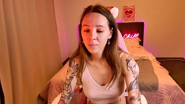Snapshot of MiaGraham1 chatting on July 12, 6:32 pm MiaGraham1 online show from July 12, 6:32 pm