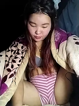 lylylove online show from March 5, 12:45 pm