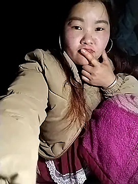 lylylove online show from March 10, 1:05 pm