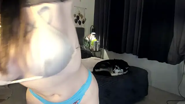 OliviaWho online show from September 16, 12:00 am